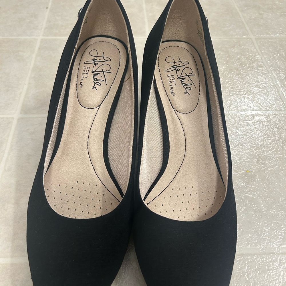 Life Stride Women's Black Pumps